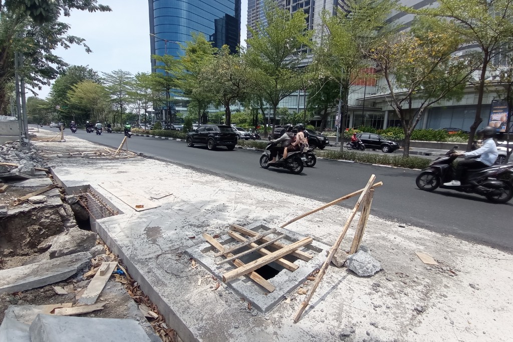Proyek box culvert di Jalan Mayjend Sungkono, Surabaya.