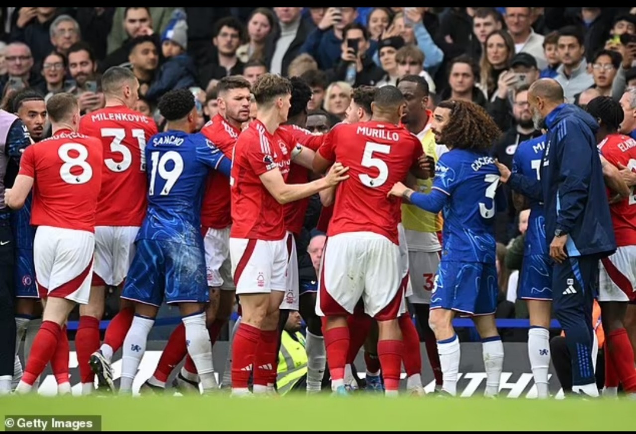 Kedua klub bisa menghadapi tuntutan FA karena gagal mengendalikan pemain mereka selama keributan.