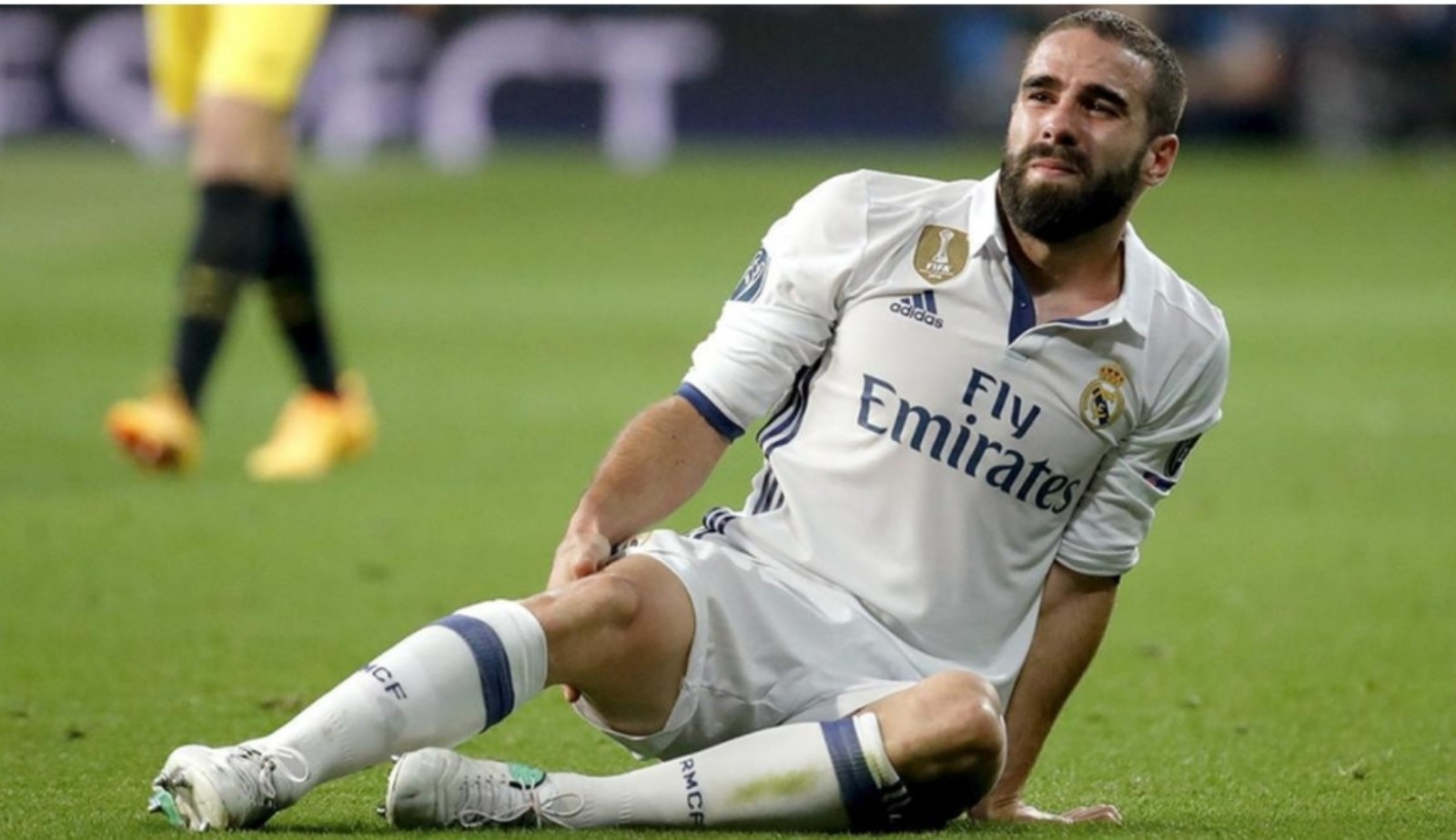 Dani Carvajal akan absen agak lama karena cedera lututnya.