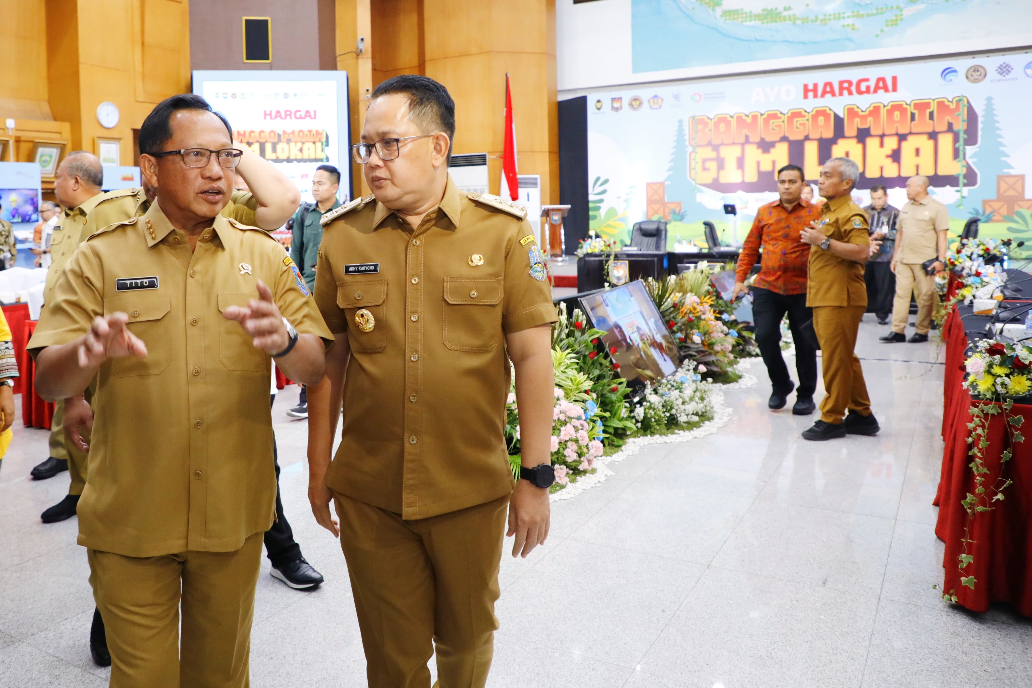 Pj Gubernur Jatim Adhy Karyono (kanan) bersama Mendagri M. Tito Karnavian.