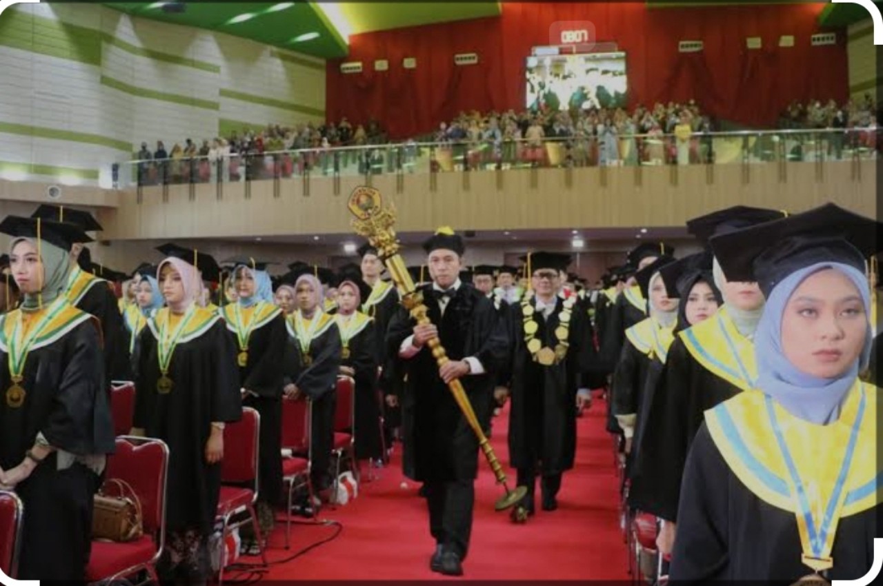 Wisuda mahasiswa Universitas Jember (Unej)