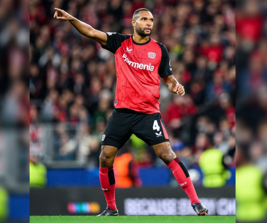 Jonathan Tah posturnya tinggi besar tapi lincah mengolah bola.