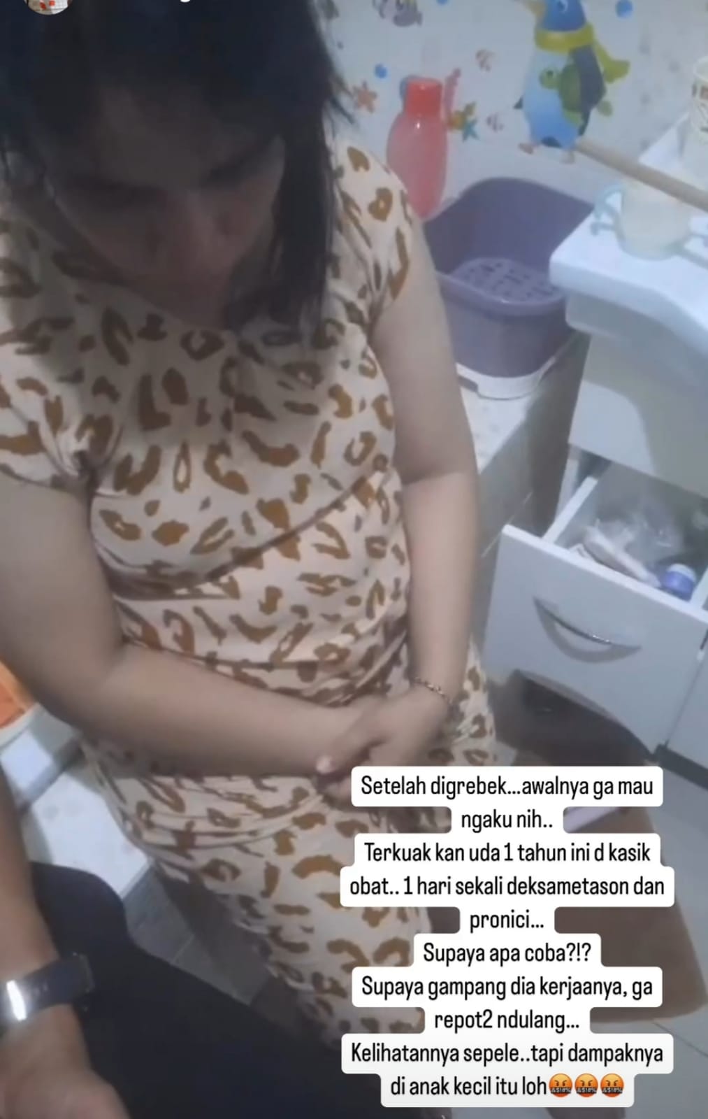 Babysitter NR saat ditanya terkait pemberian obat keras ke anak majikannya di Surabaya. (IST)