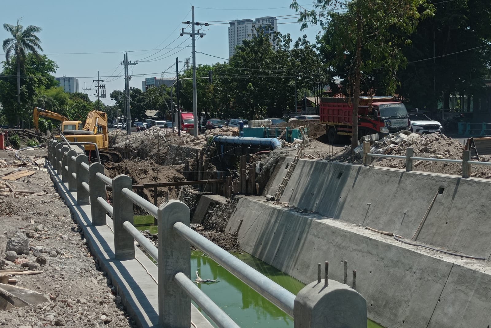 Perubahan tipe saluran irigasi menjadi saluran drainase sangat penting karena berpengaruh pada aliran air.
