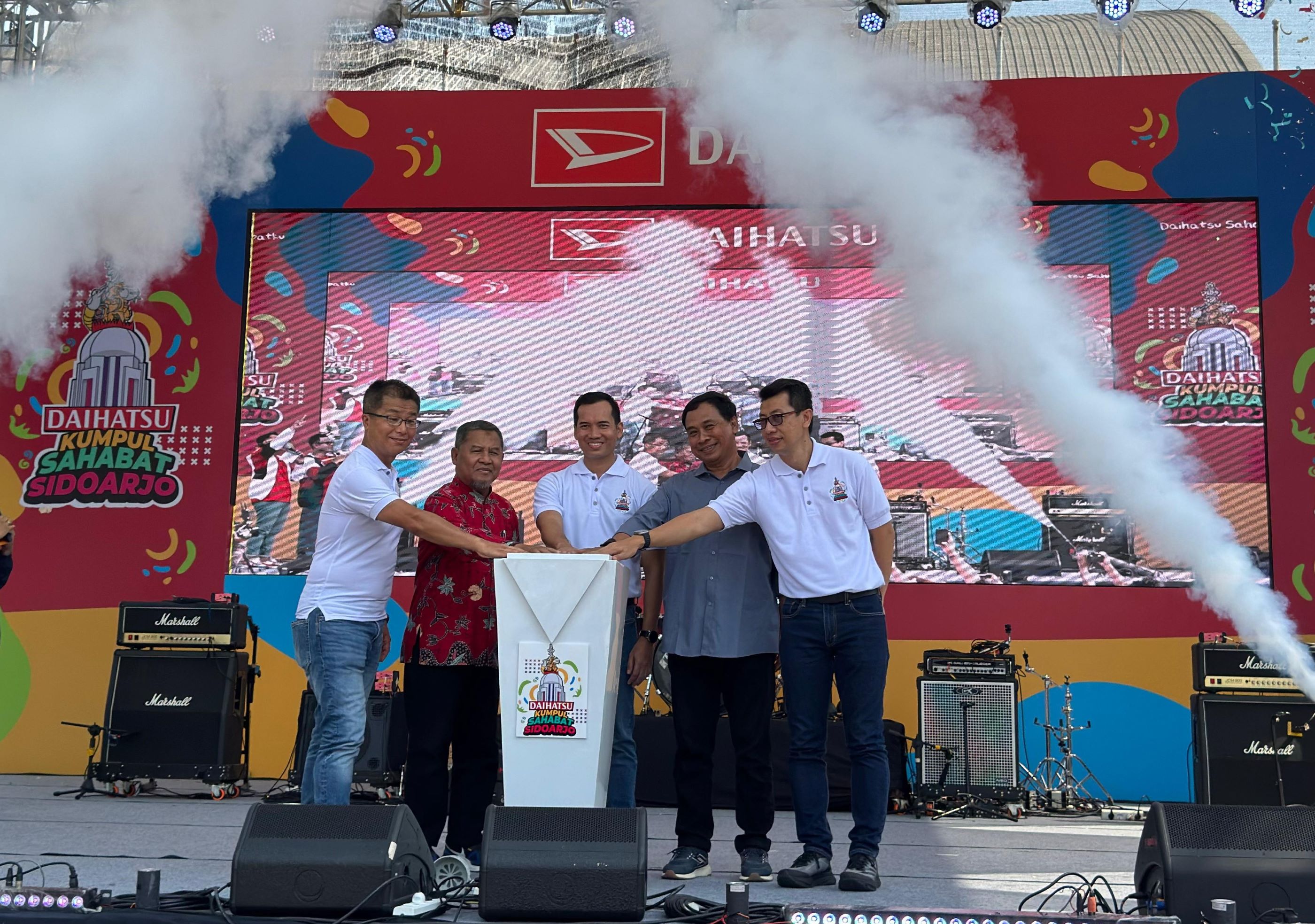 Perwakilan pemerintah Sidoarjo, manajemen Daihatsu,kepala PMI Sidoarjo buka acara Kumpul Sahabat.