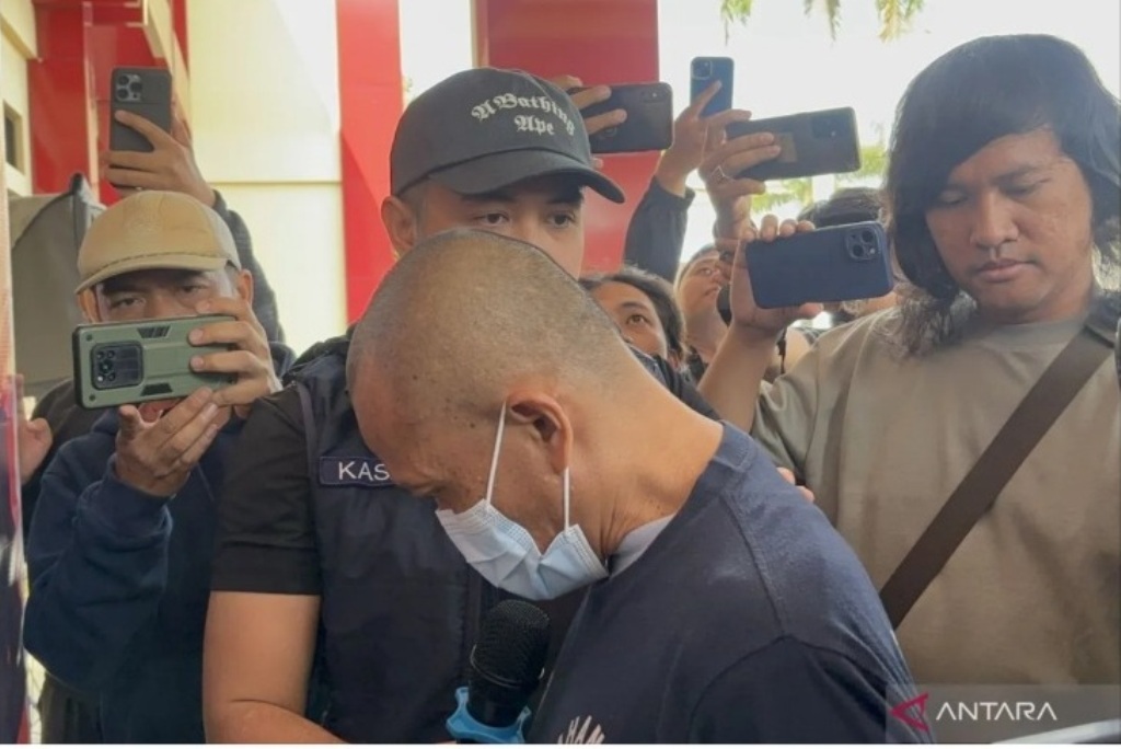 Kasatreskrim Polresta Bandung, Kompol Oliestha Ageng Wicaksana saat ungkap kasus pencabulan dengan tersangka K di Kabupaten Bandung, Jawa Barat, Selasa (15/10).