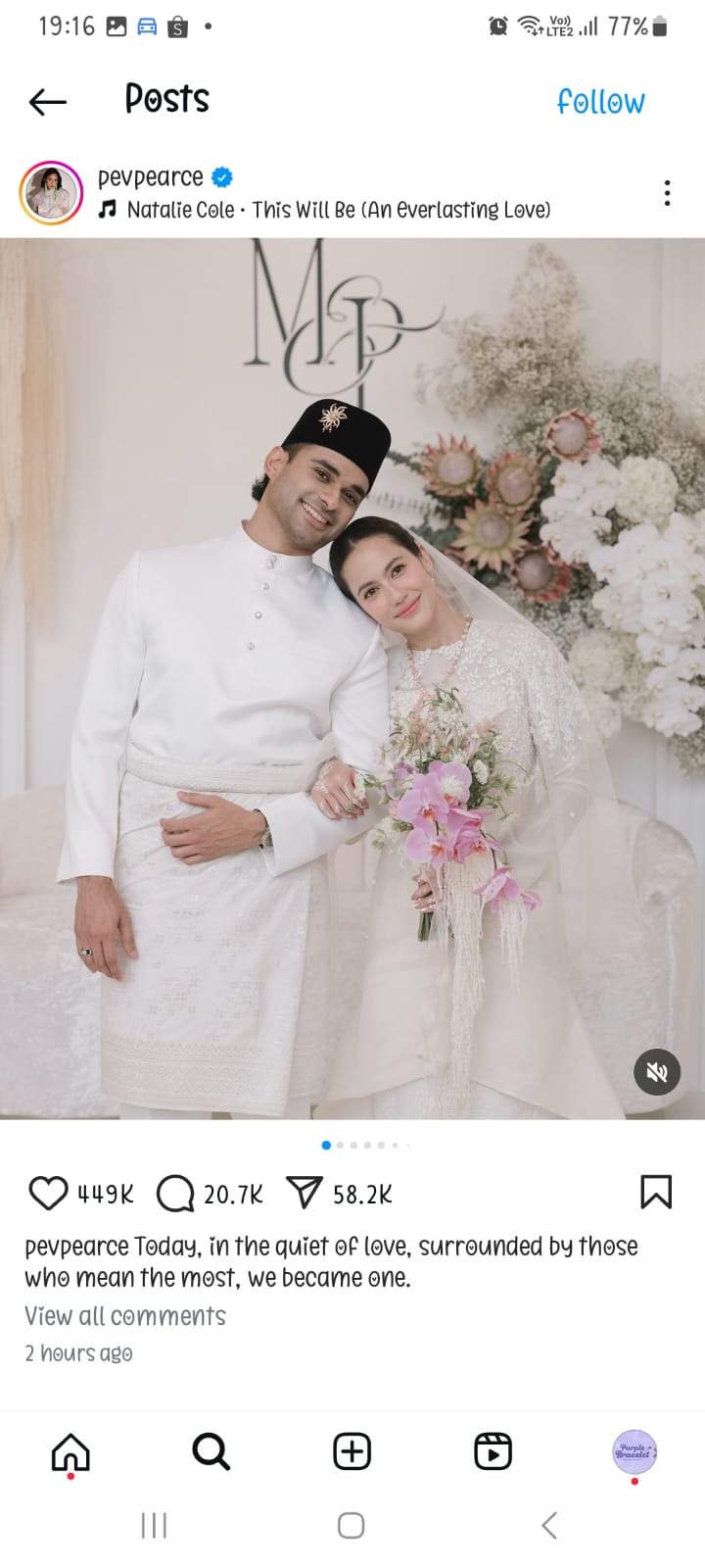 Pevita Pearce dan suaminya mengenakan busana khas Melayu.