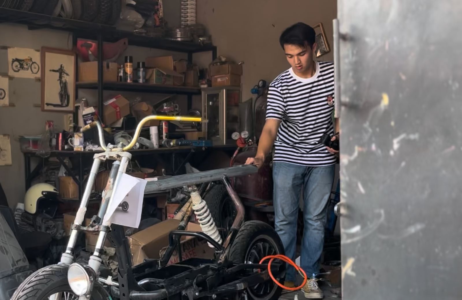 INOVASI: Jonathan Philbert merancang kendaraan elektrik yang bisa digunakan UMKM untuk mengangkut barang 80 kilogram.