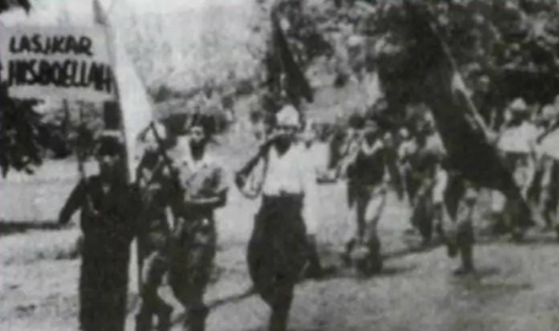 BERGELORA: Laskar Hizbullah dari kalangan kiai, santri dan masyarakat dengan ditetapkankan resolusi jihad semangatnya bergelora untuk melawan sekutu.