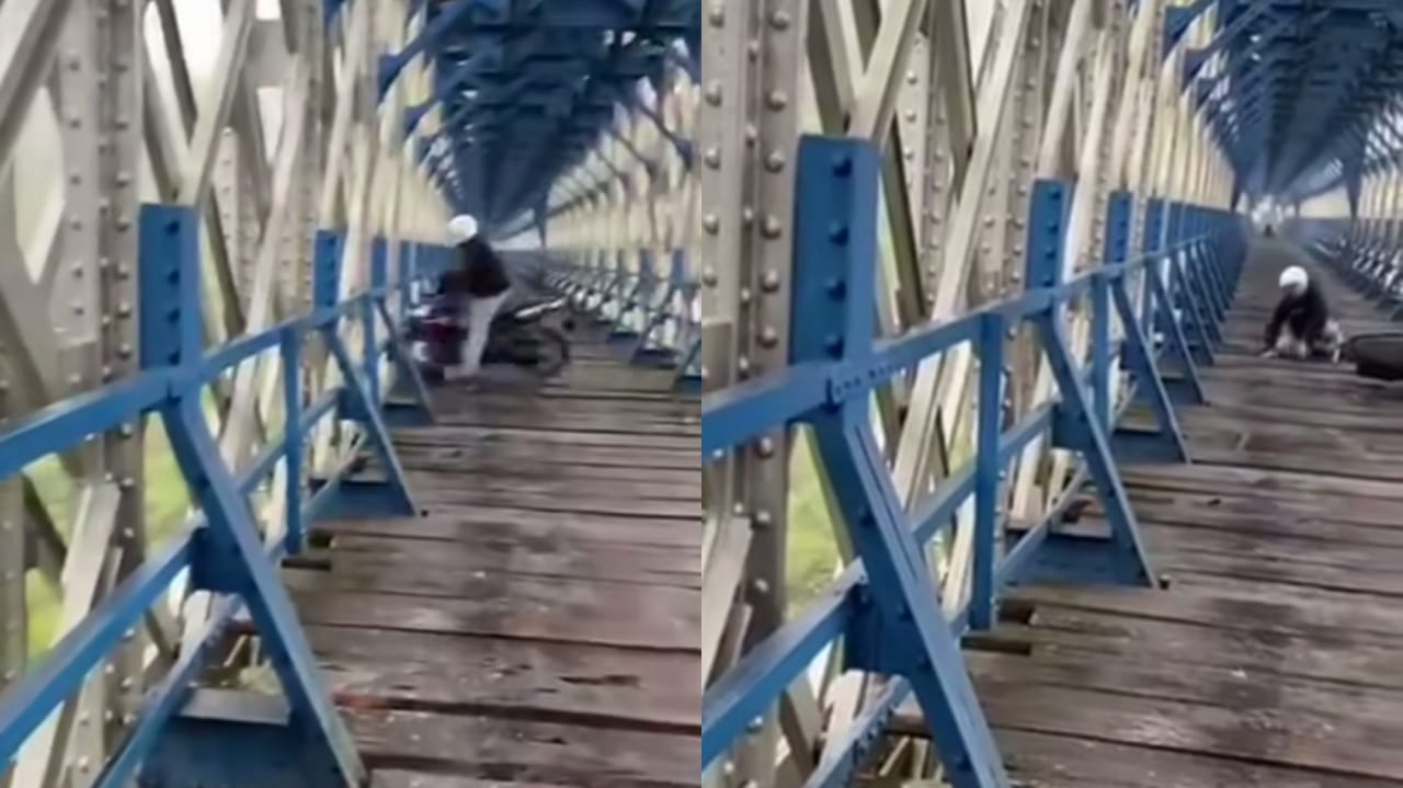 Pengendara motor tergelincir saat melintasi jembatan Cirahong dengan kecepatan tinggi.
