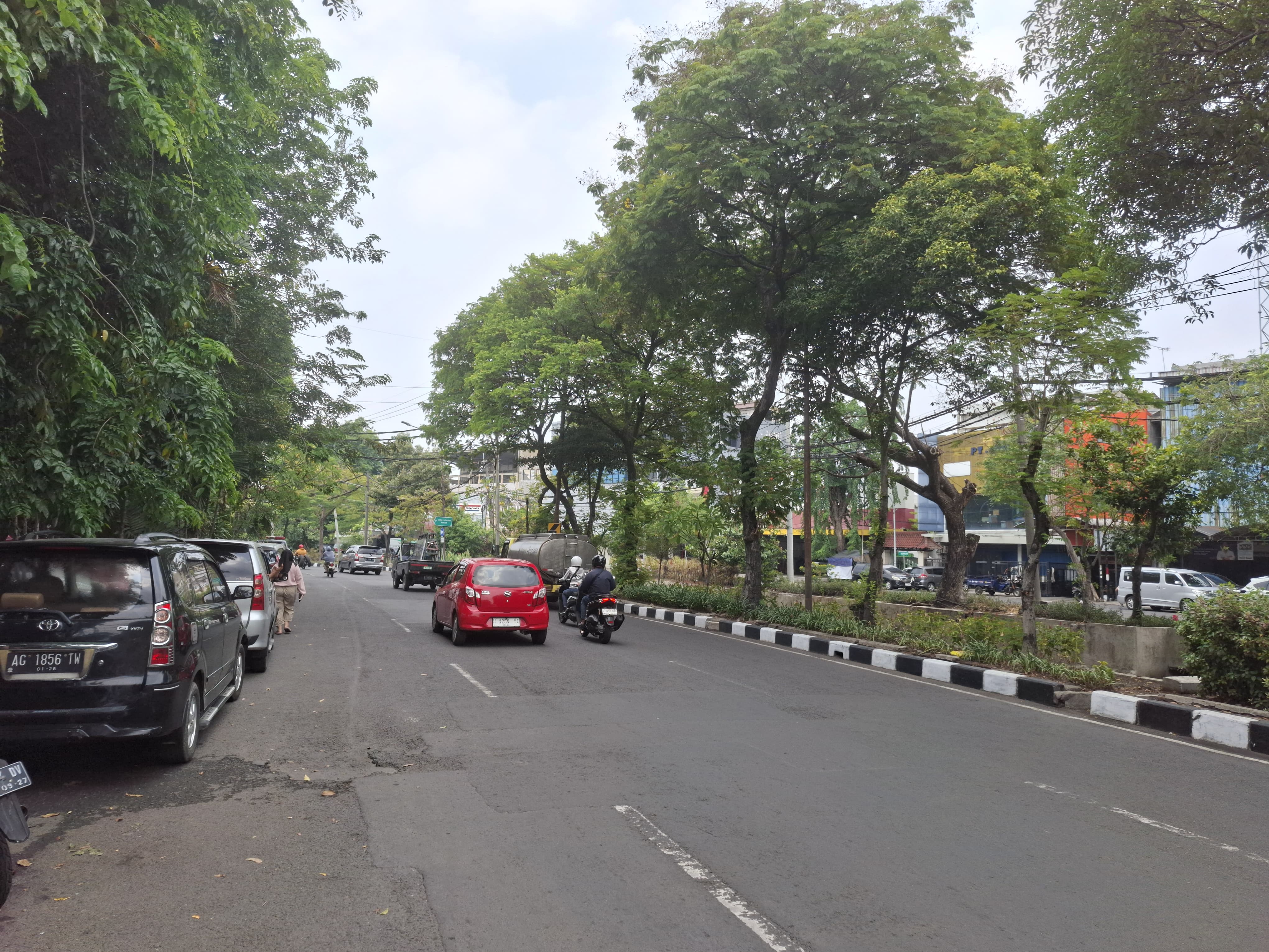 WASPADA : Tikungan di Jalan Undaan Kulon, Surabaya, ini dinilai keramat setelah kecelakaan tunggal yang melibatkan pelajar di lokasi tersebut.