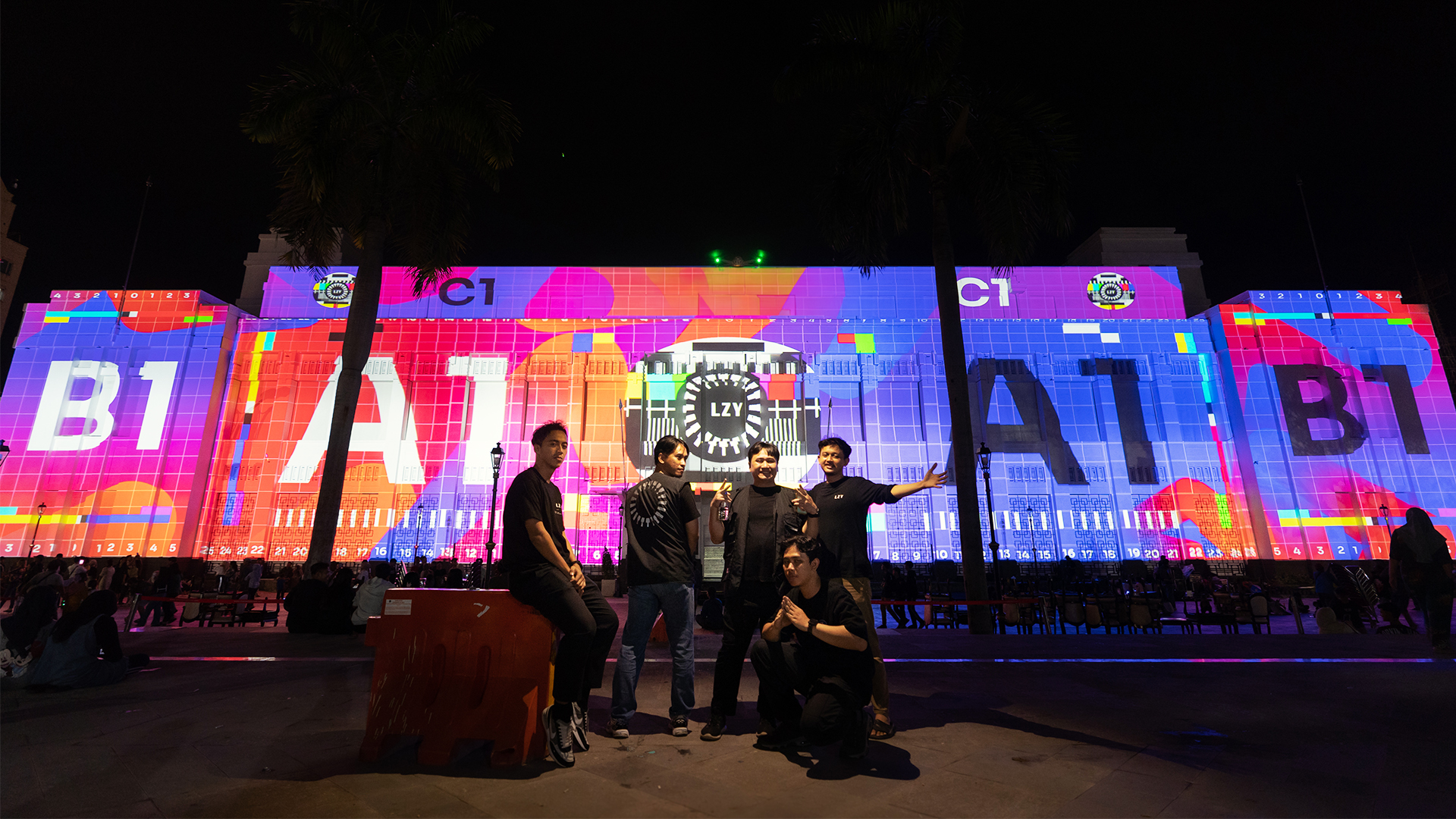 Para founder LZY Visual dan karya video mapping mereka di Gedung Internatio, Kawasan Kota Lama Surabaya.