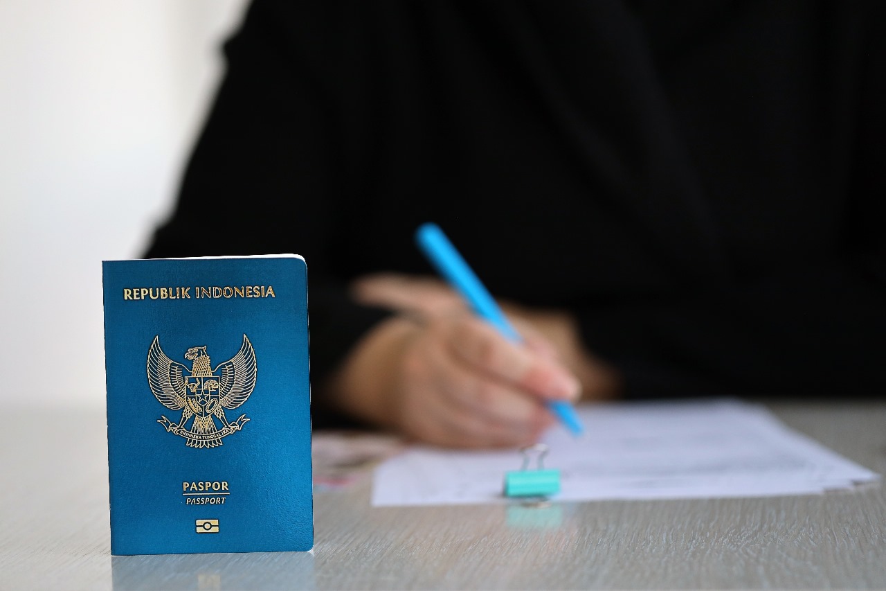 Contoh paspor elektronik Indonesia.