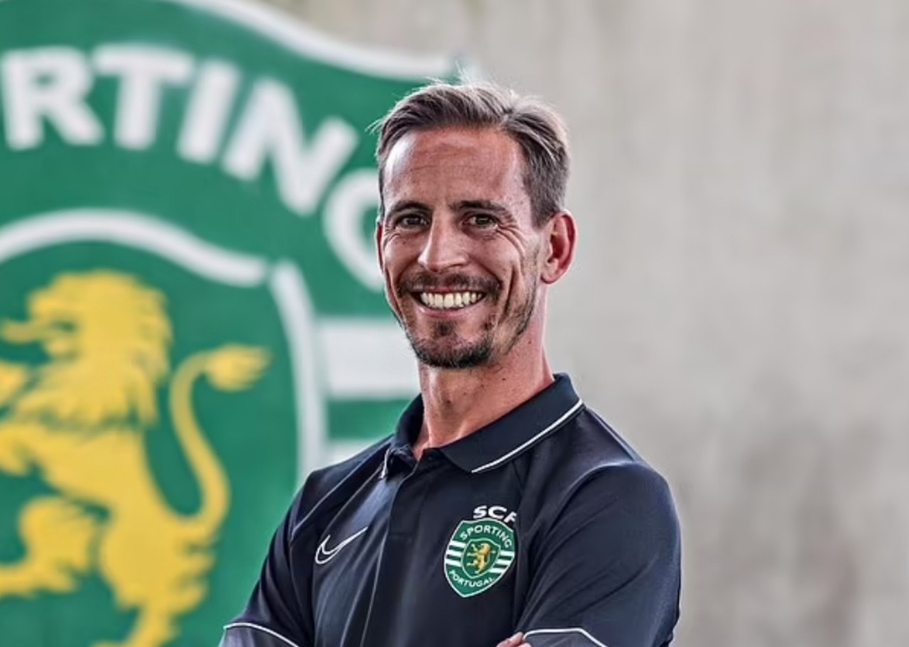 Joao Pereira menjadi pelatih kepala tim B Sporting Lisbon pada awal musim ini.