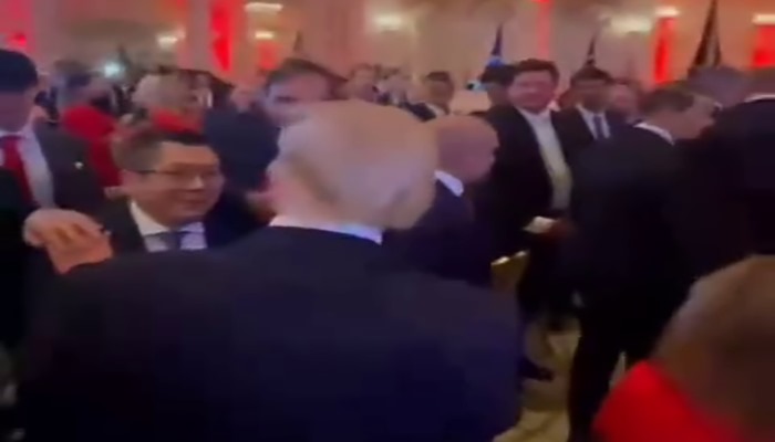 REKAN BISNIS: Hary Tanoe saat hadir dan menyalami Donald Trump dalam perayaan kemenangan di Pilpres AS bertajuk Election Night yang digelar di Mar-a-Lago, West Palm Beach, Florida, AS.