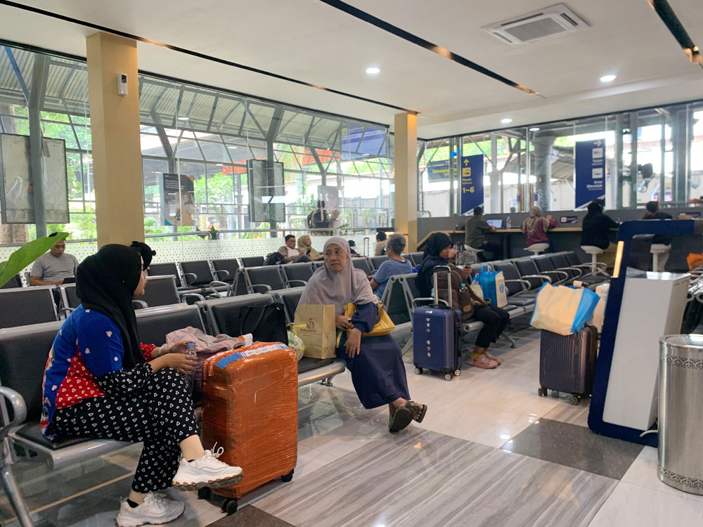 TINGKATKAN LAYANAN: Menjelang libur Nataru, KAI Daop 8 Surabaya meningkatkan pelayanan dengan menyediakan ruang tunggu bagi penumpang eksekutif di Stasiun Surabaya Gubeng.