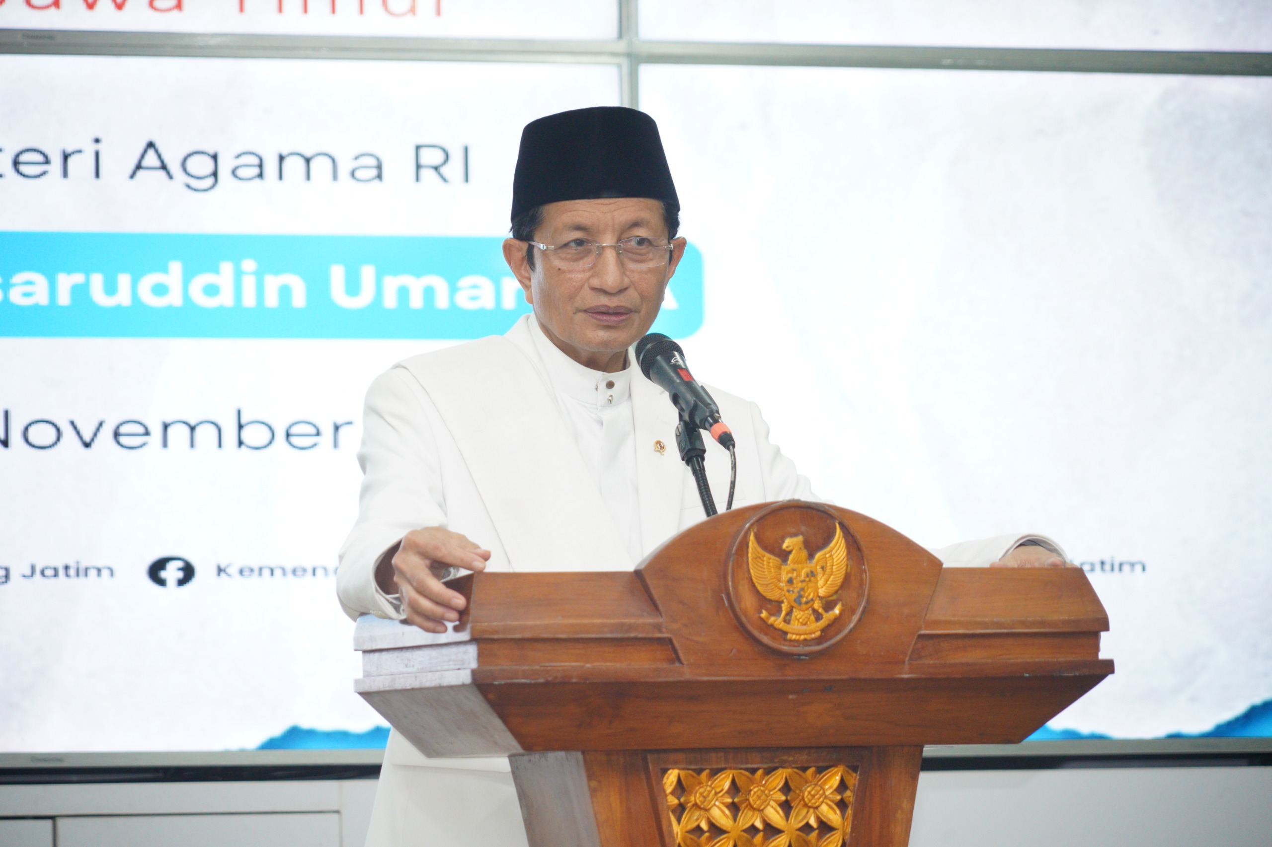 BERI PESAN: Menag Nasaruddin Umar memberikan wejangan saat berkunjung ke Kanwil Kemenag Provinsi Jawa Timur. 