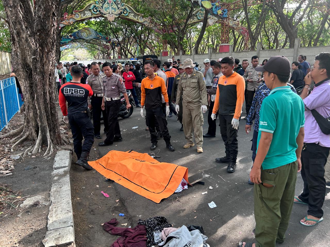 Korban UN, 17, meninggal dunia usai menabrak pohon di Kenpark, Surabaya. (IST)
