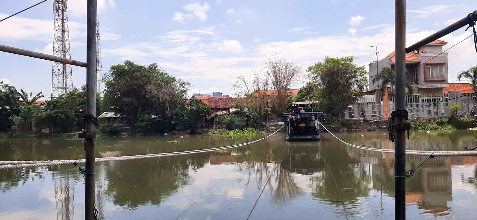 Lokasi penyeberangan perahu tambangan di Jalan Pagesangan, Surabaya. Korban diduga hilang di kawasan ini. (MAHRUS/RADAR SURABAYA)
