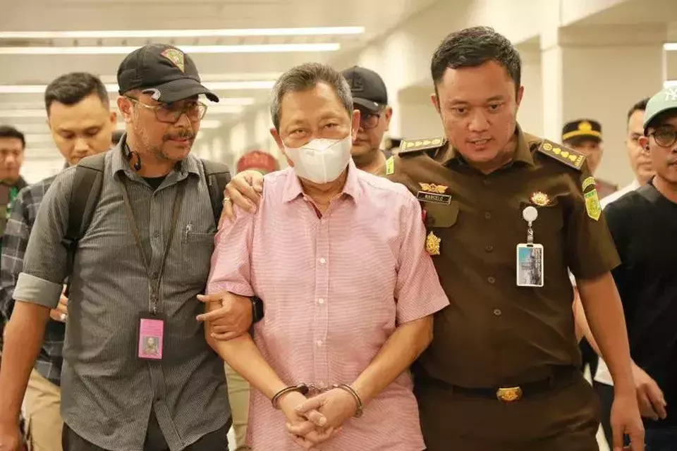 Penangkapan Hendry Lie ini menambah daftar panjang para pengusaha besar yang terjerat kasus korupsi di Indonesia.