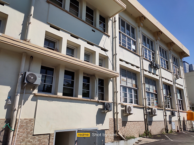 Salah satu gedung cagar budaya di Surabaya. Gedung Pertamina di Jalan Veteran Surabaya. (IST)