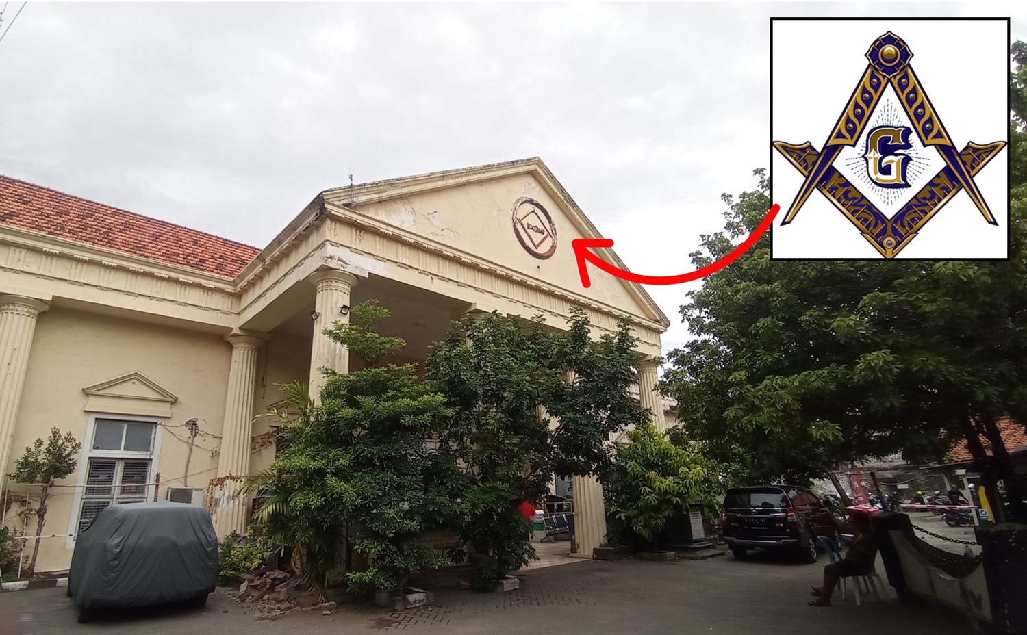 SAKSI BISU: Di bagian atas depan bangunan gedung BPN 2 Surabaya terdapat logo yang sama seperti logo Freemason.