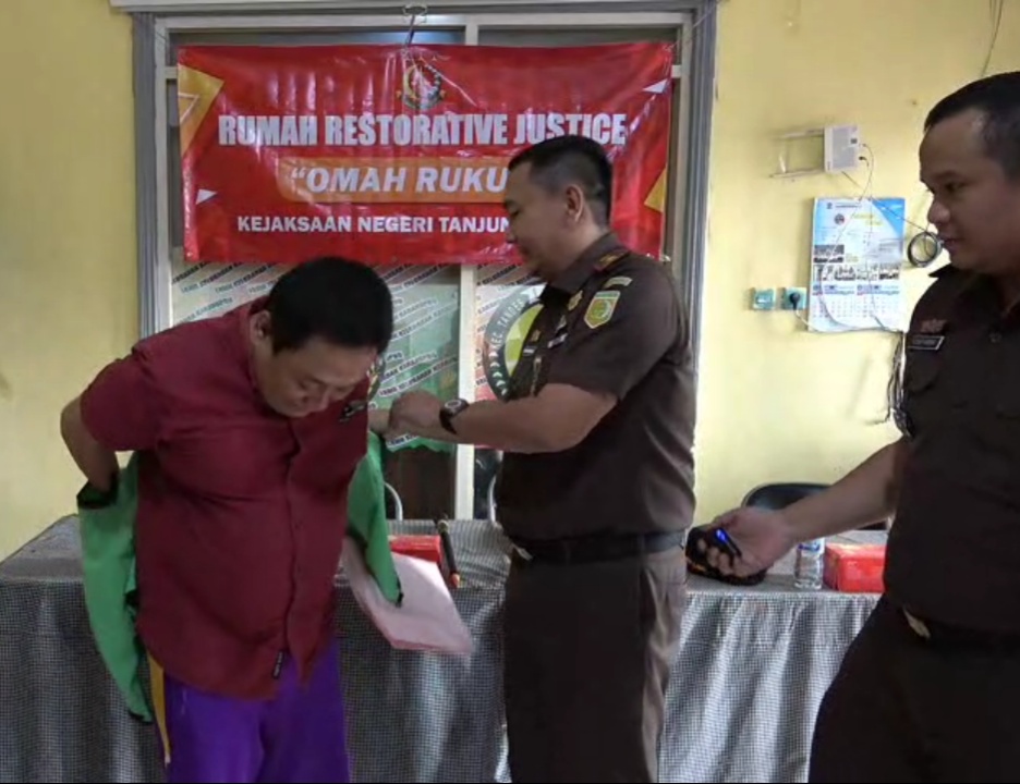 Baju tahanan dicopot. Jadi pelajaran ke depan. (IST)