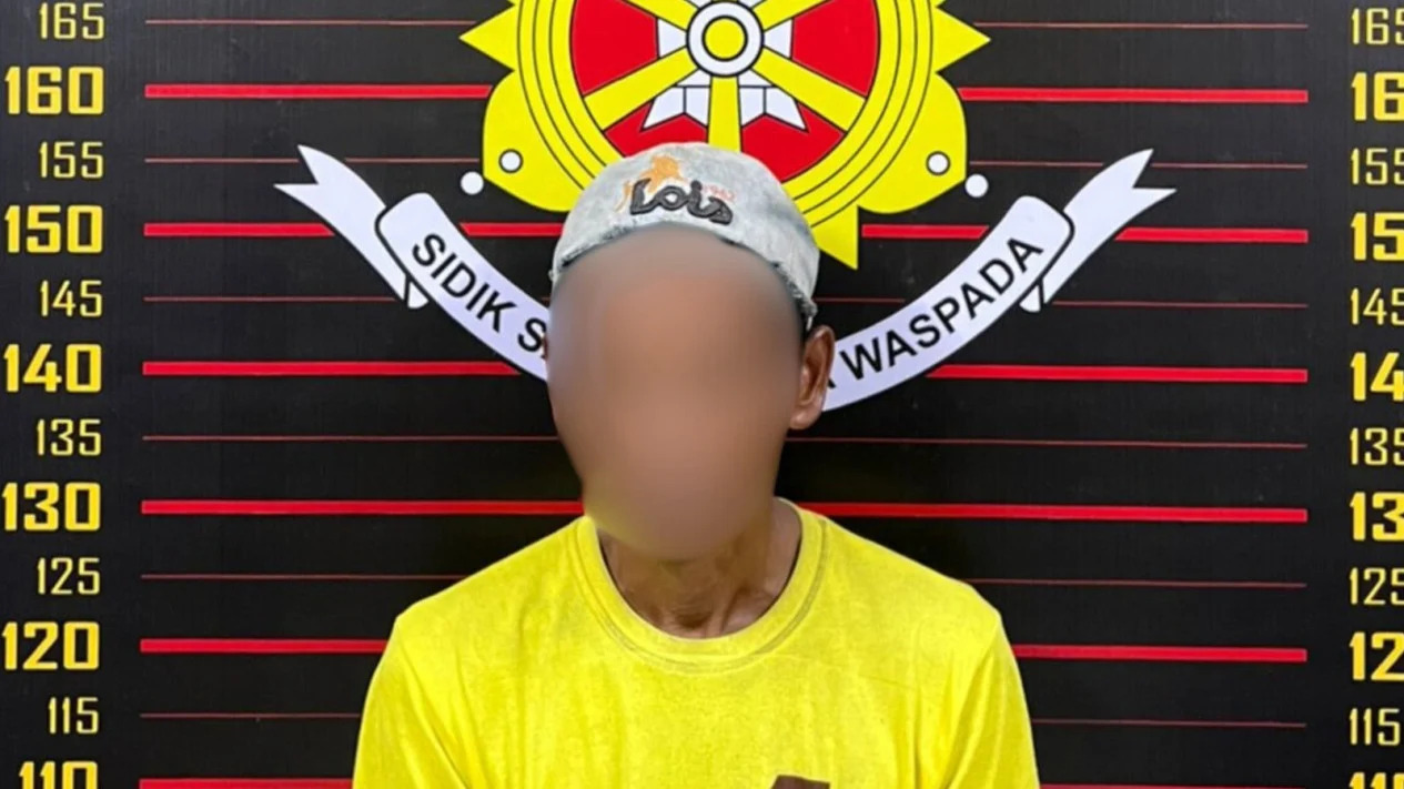 SP, 64, tersangka pedagang buah yang nekat melakukan aksi penikaman terhadap korban karena tak terima dagangannya ditawar Rp2 ribu.