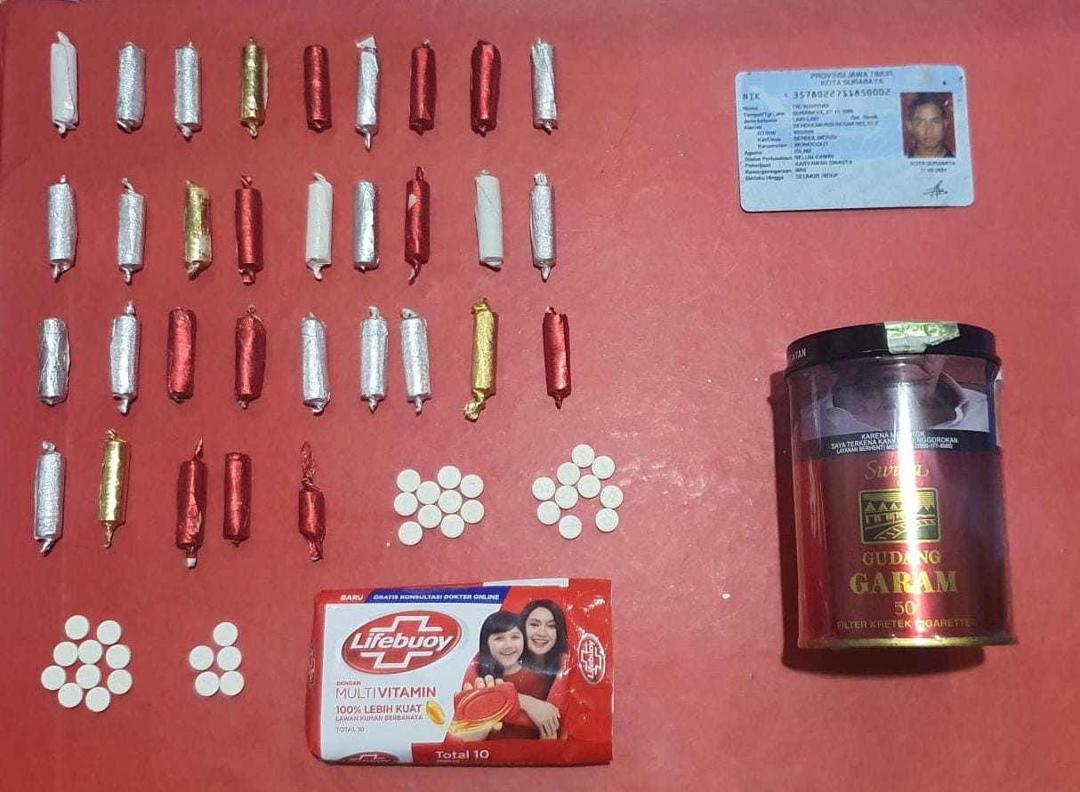 Barang bukti pil koplo yang diamankan dari pengedar di Bendul Merisi, Surabaya. (IST)