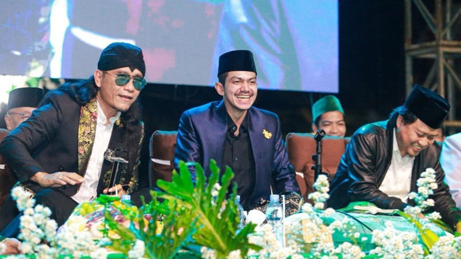 Dari kiri; Gus Miftah, Gus Zaidan dan Gus Yusuf ketika menghadiri kajian akbar di Magelang yang berujung viral karena menghina seorang penjual es teh di tengah kerumuman jamaah.