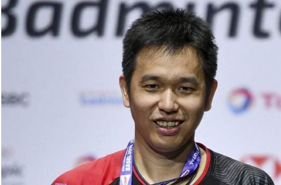 Tiga puluh lima tahun berkarir, Hendra Setiawan akhirnya memutuskan gantung raket .