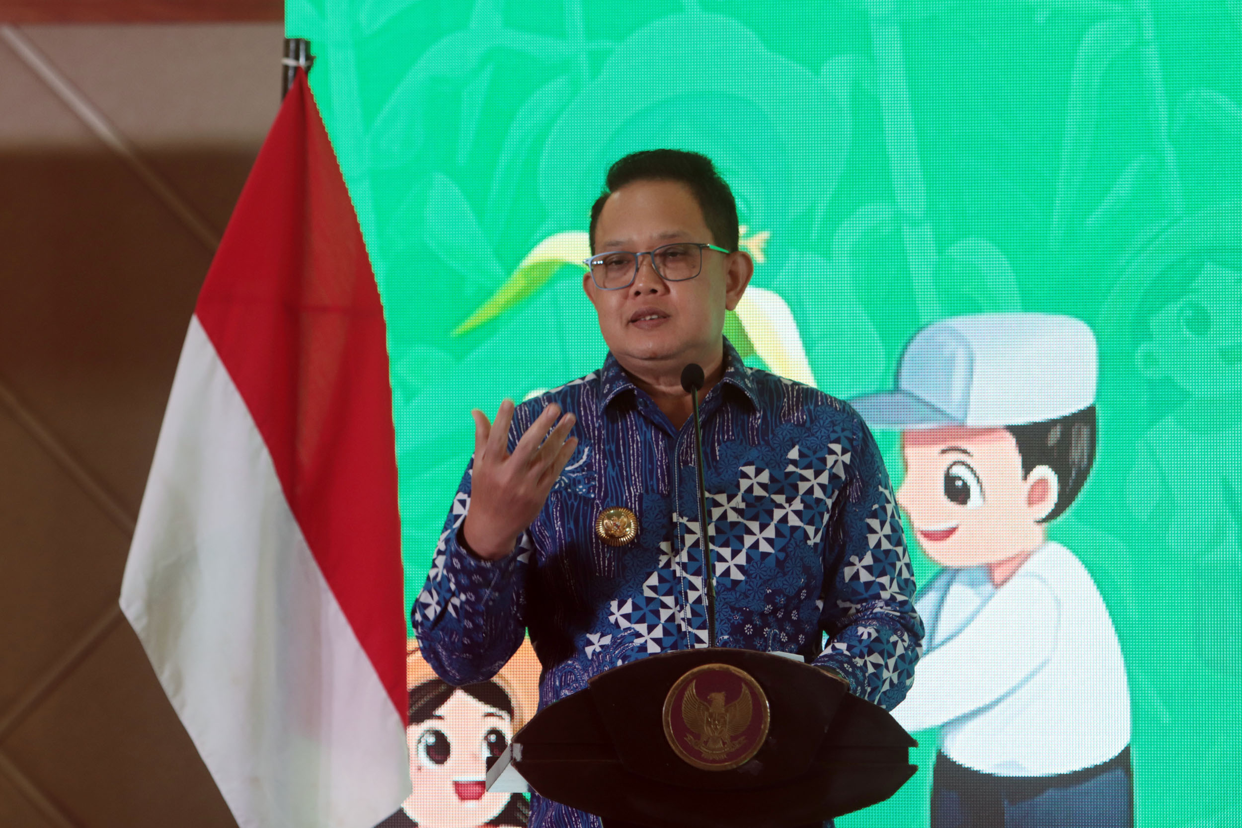 Pj Gubernur Jatim Adhy Karyono saat membuka Seminar Nasional dan Rapat Tahunan PAACLA 2024 di Hotel Santika Premiere Gubeng Surabaya, Rabu (4/12).