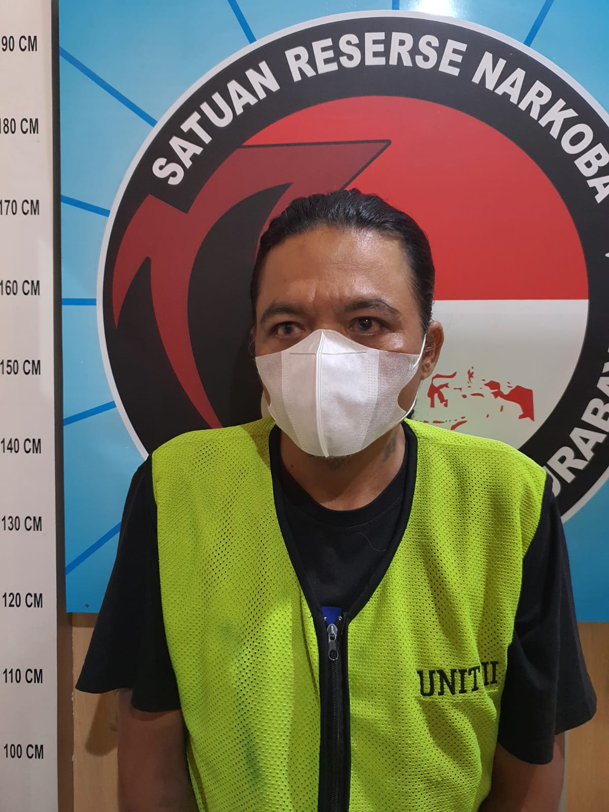 Satresnarkoba Polrestabes Surabaya tangkap pengedar SS, amankan enam plastik berisi sabu seberat 109 gram. (ist)