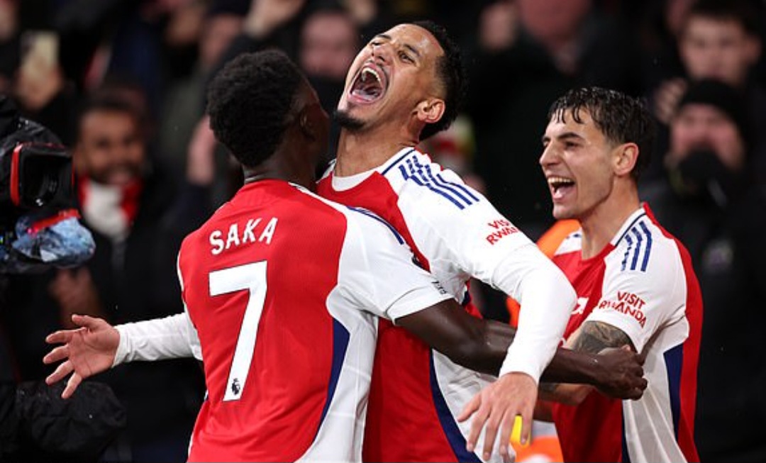 Selebrasi William Saliba usai mencetak gol kedua Arsenal.