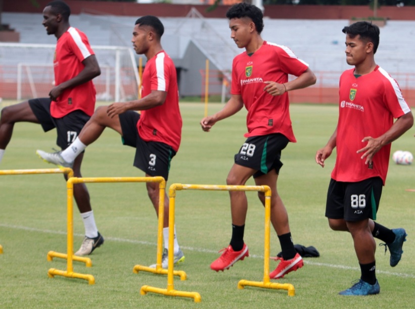 Skuad Green Force Persebaya terus bersiap menghadapi Persik Kediri.
