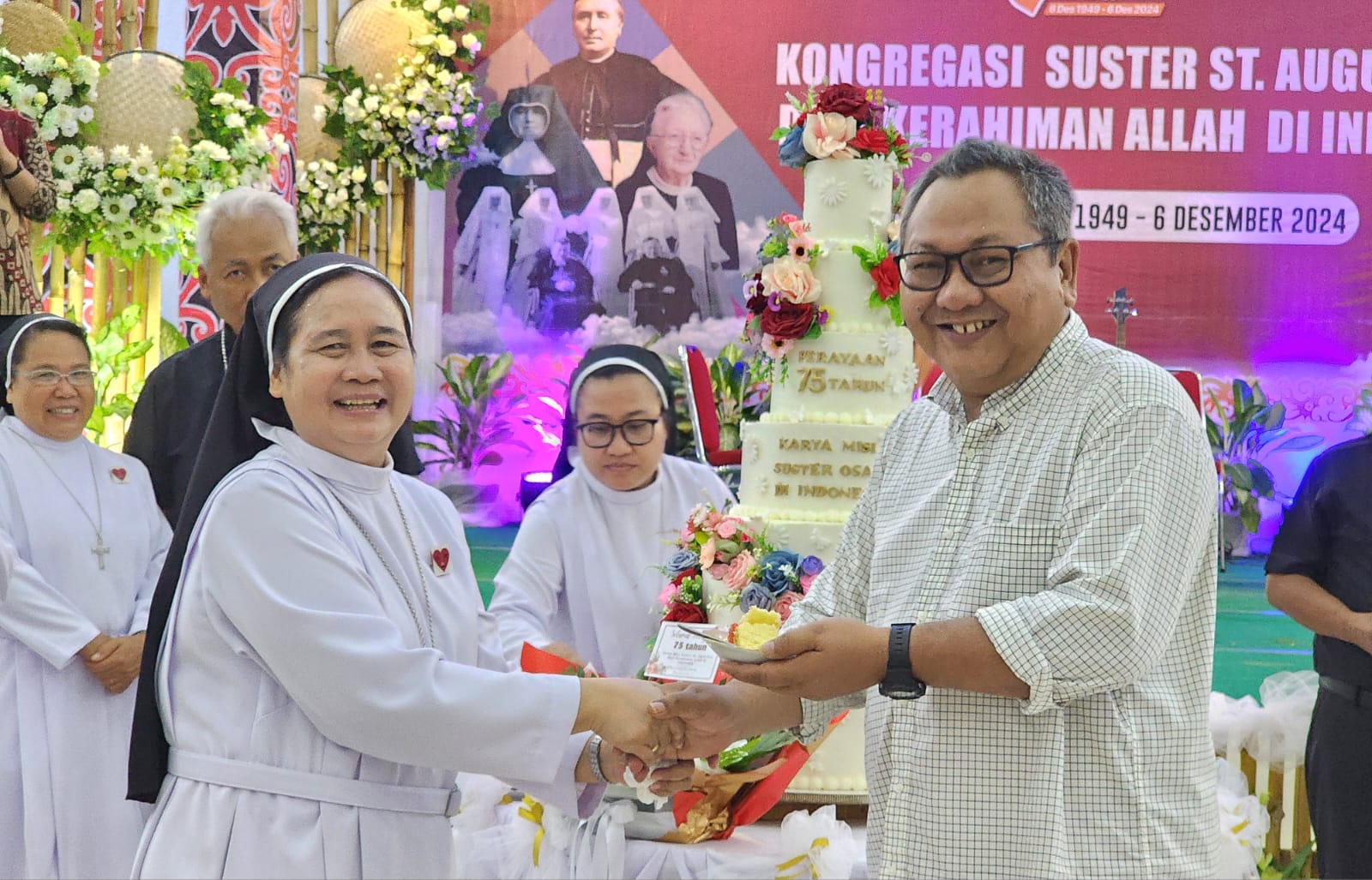 Uskup Surabaya terpilih RD Agustinus Tri Budi Utomo seusai memberikan retret di Ketapang, Kalimantan Barat. (OSA)