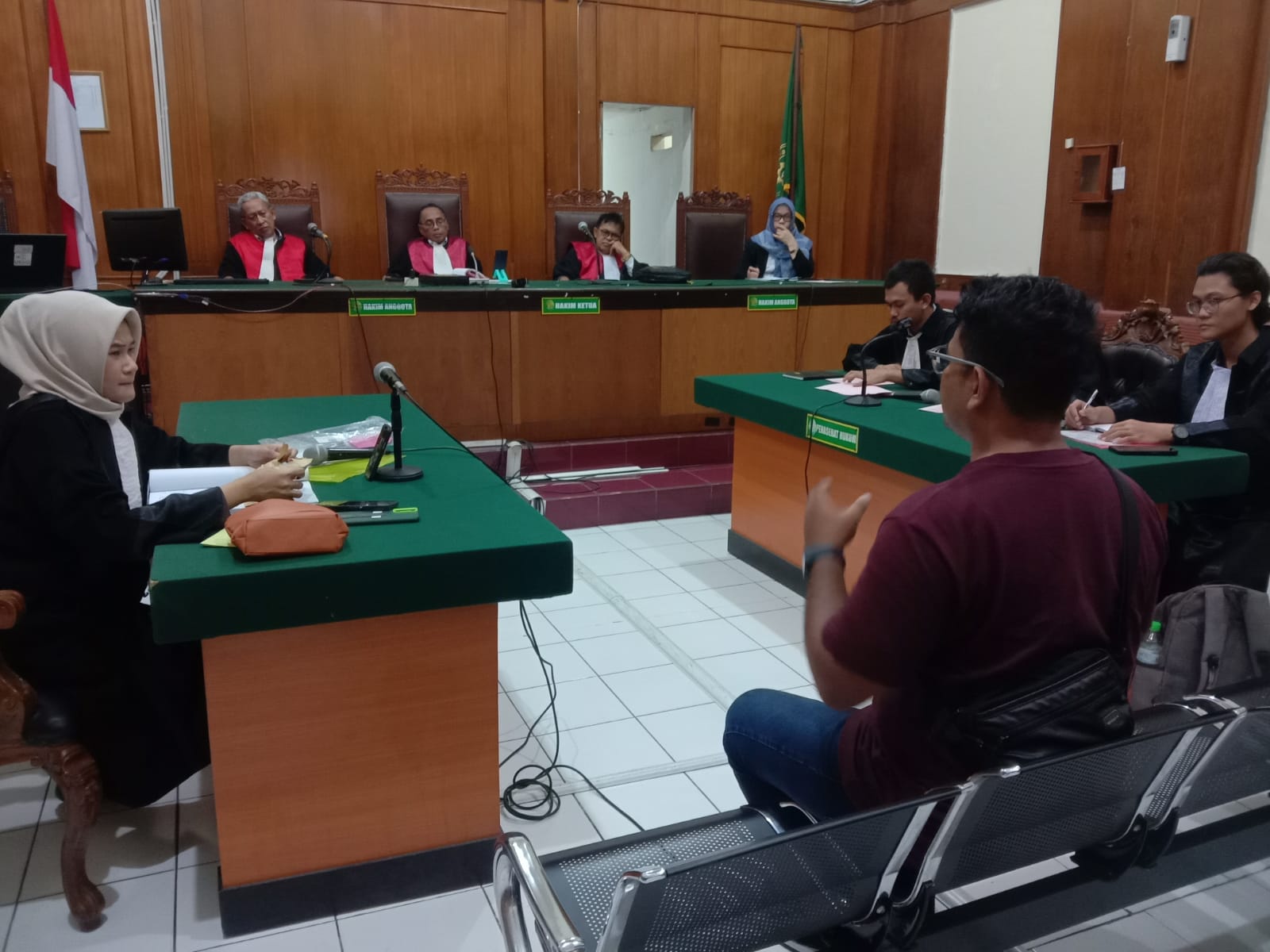 Dua pengedar sabu jaringan Madura disidangkan secara daring di PN Surabaya. (Fajar/Radar Surabaya)