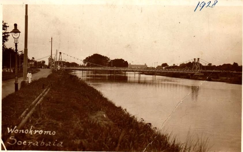 ATASI BANJIR: Sungai Jagir merupakan sungai buatan pada era colonial Belanda sehingga dulu disebut Kali Londo.