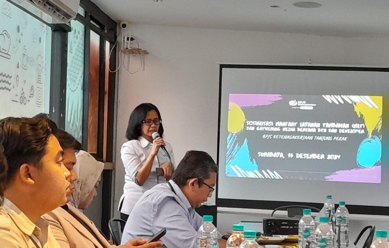 PERLINDUNGAN: Kepala Kantor BPJS Ketenagakerjaan, Theresia Wahyudianti saat menyampaikan sosialisasi MLT bersama bank dan developer, Senin (16/12).