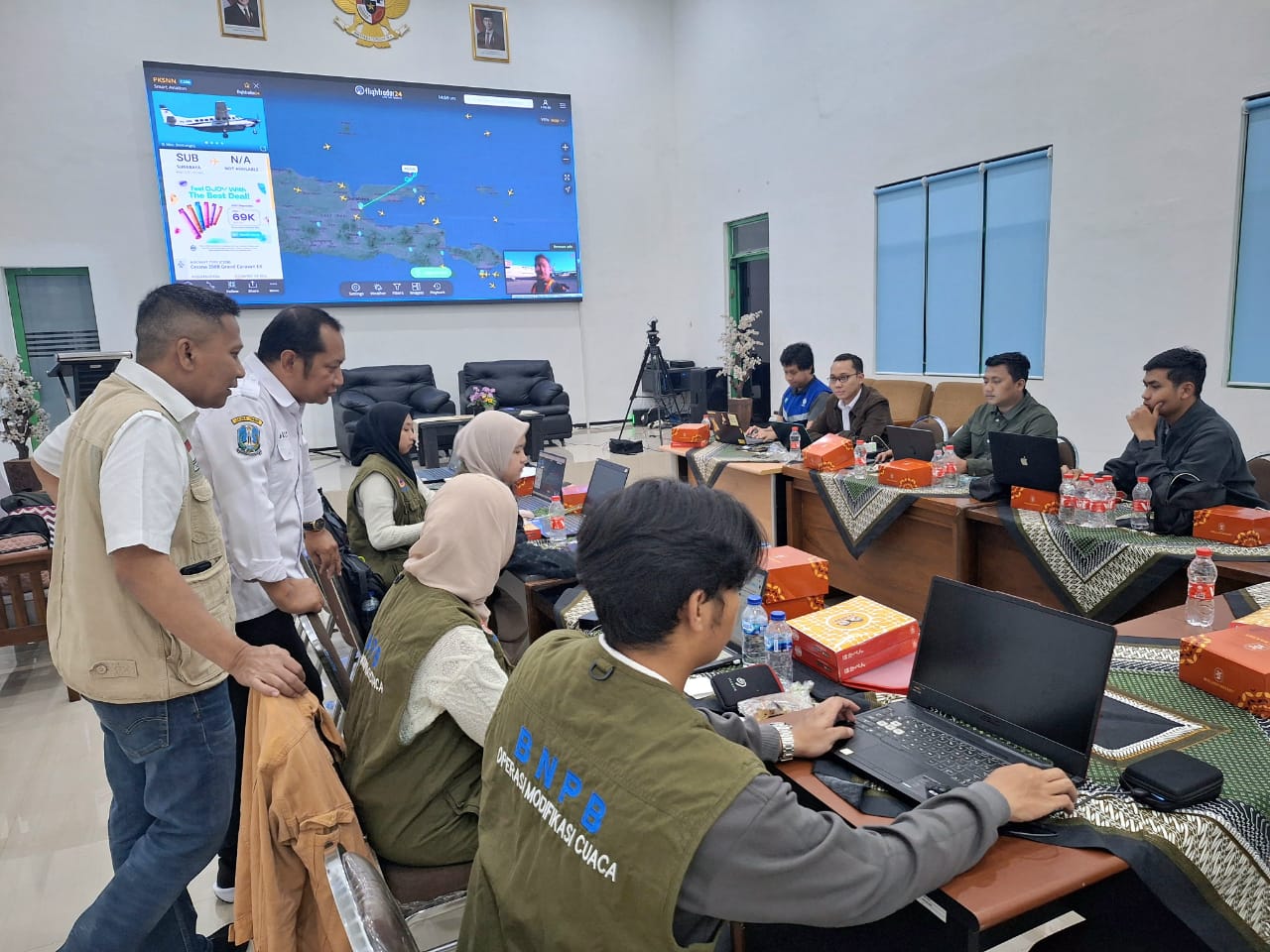 Pemantauan modifikasi cuaca di BMKG Juanda Surabaya. (IST)