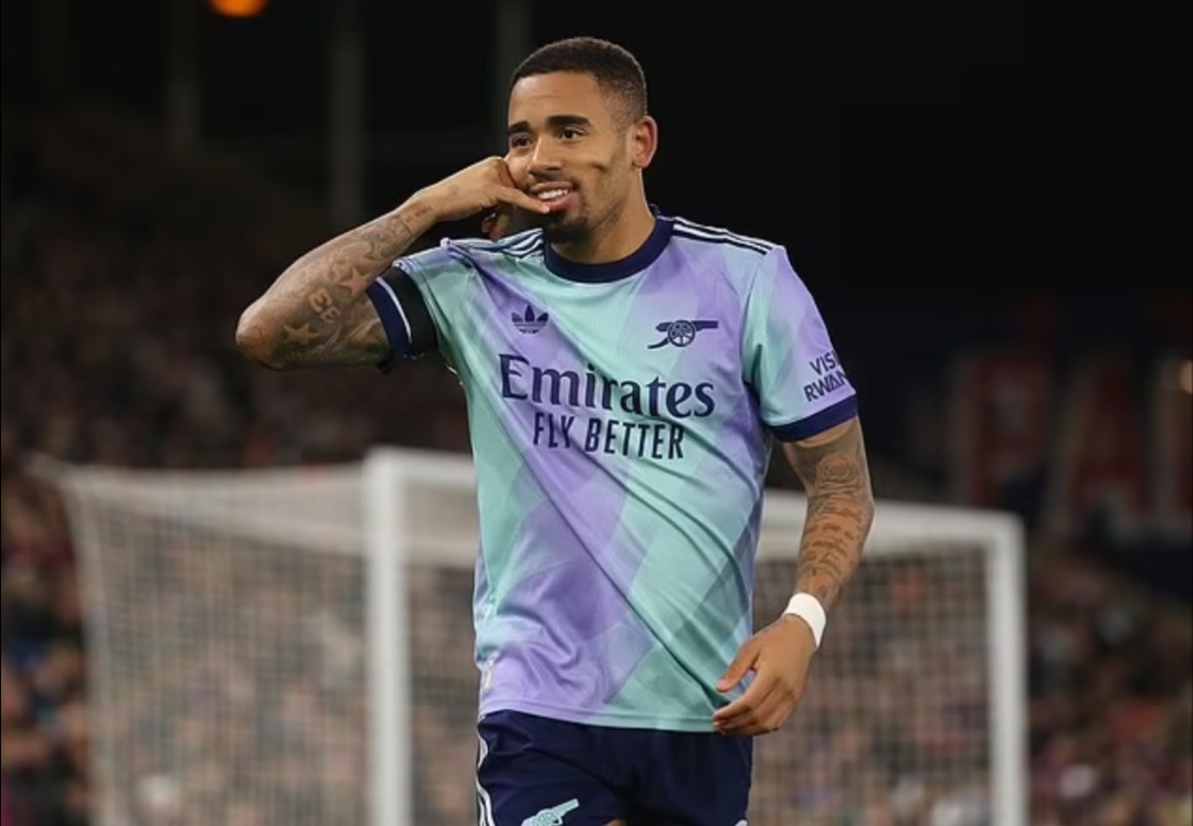 Gabriel Jesus mencetak dua gol dalam 15 menit pertama di awal pertandingan yang menegangkan di Selhurst Park
