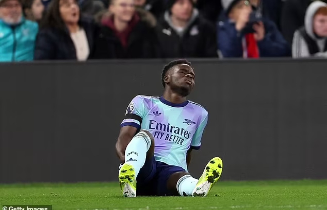 Bukayo Saka mengalami cedera di pertengahan babak pertama.