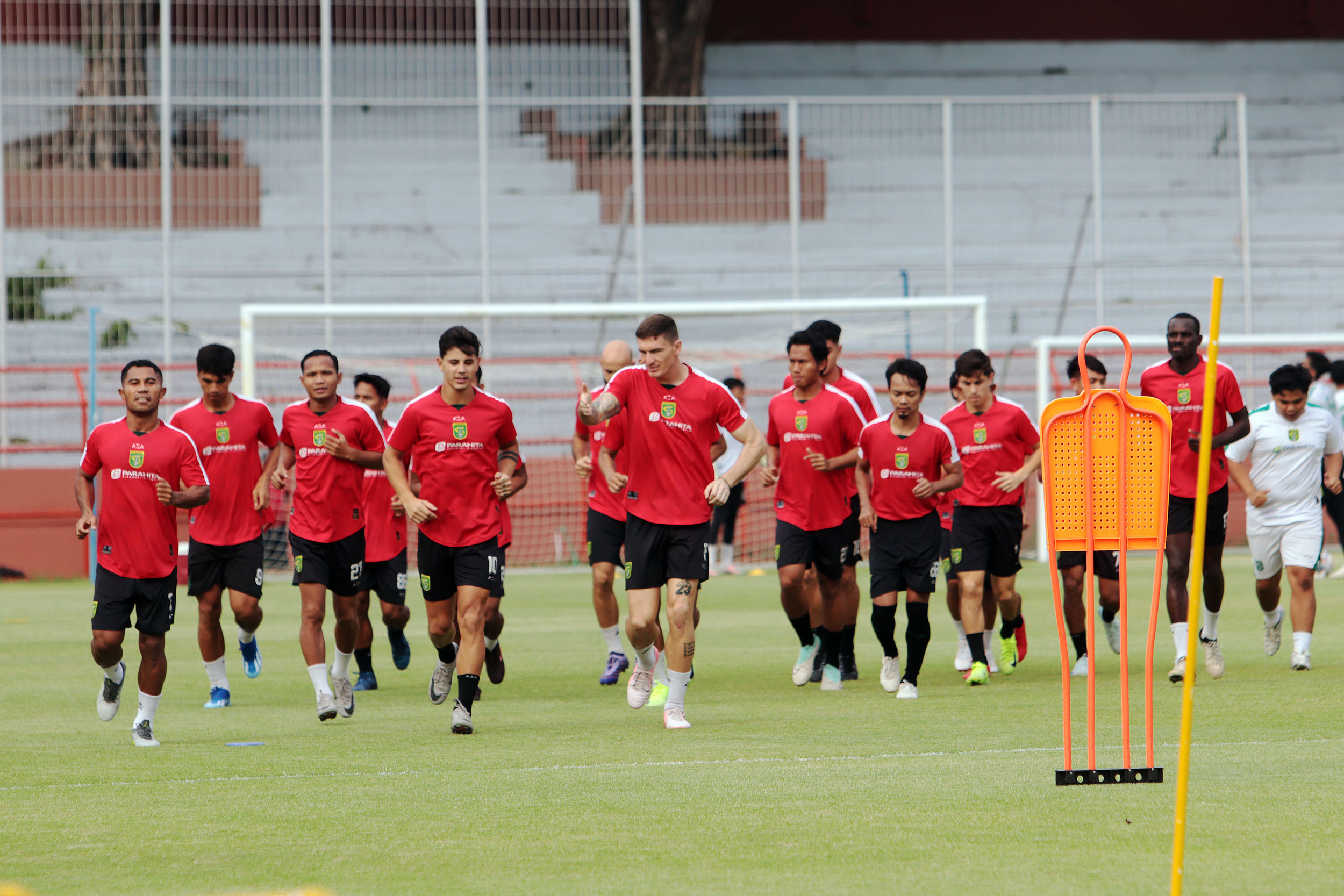 Persebaya Surabaya tetap fokus jalani latihan jelang lawan Bali United.