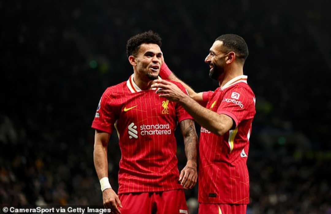 Duet maut Luis Diaz dan Mohamed Salah mengajar Tottenham Hotspur di London Stadium.