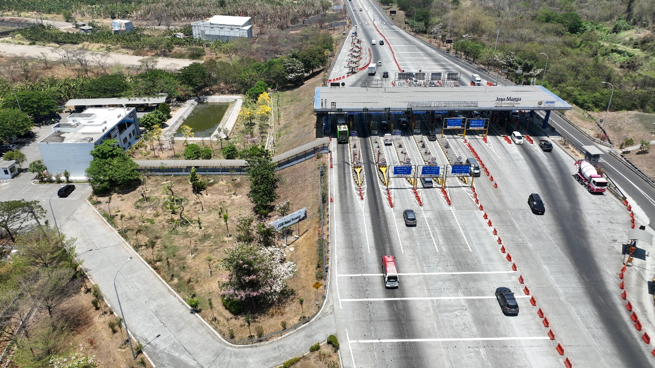 Gerbang Tol Warugunung jadi salah satu akses kendaran untuk keluar dan masuk Surabaya.