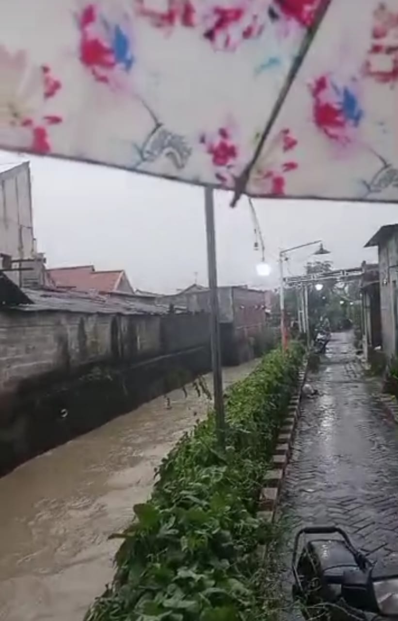 Lokasi kejadian anak terseret arus sungai di Babatan Wiyung Surabaya. (IST)