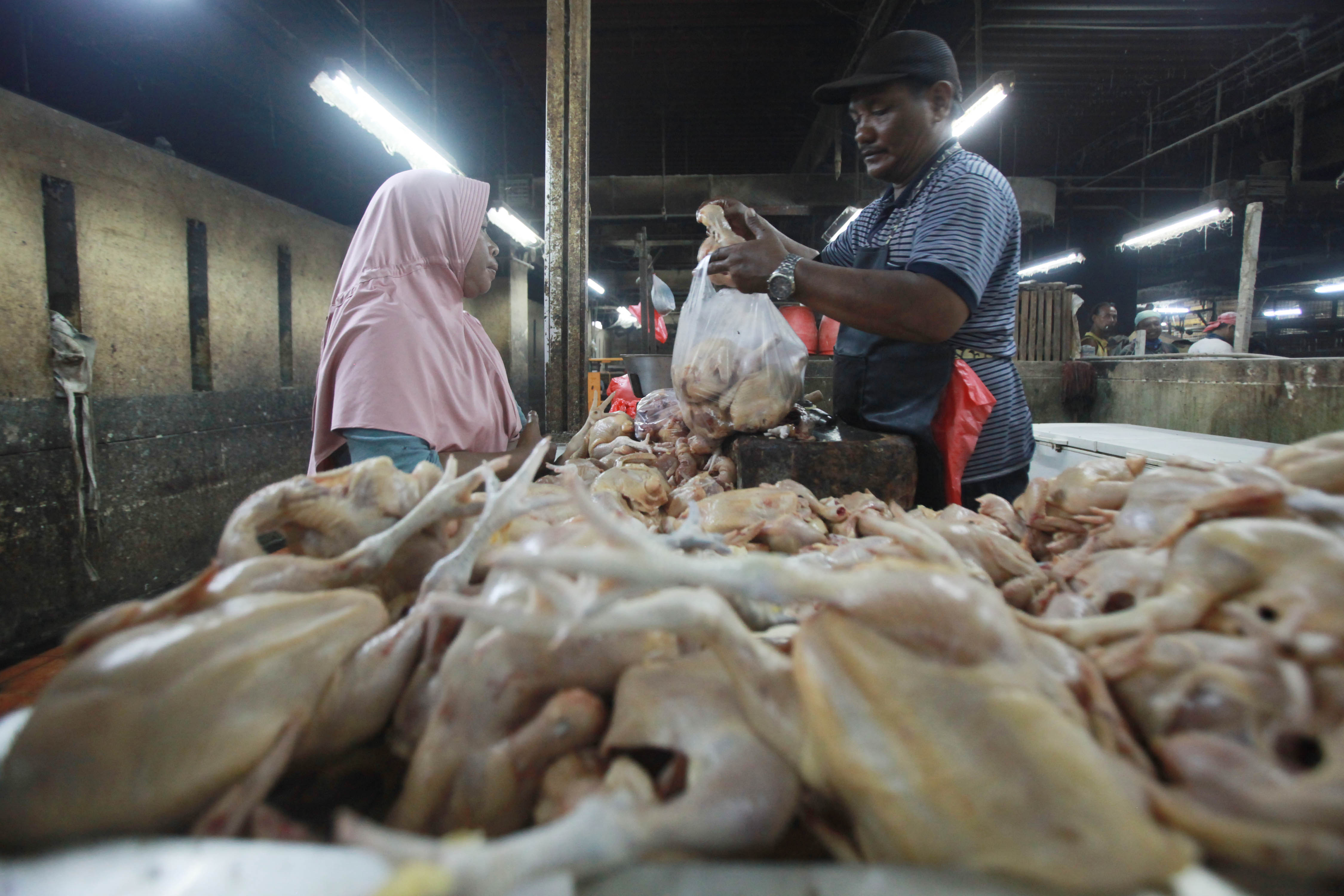 Jelang Nataru, Pemkot Surabaya Bersama BPOM Surabaya memperketat pengawasan pangan, termasuk di pasar tradisional.