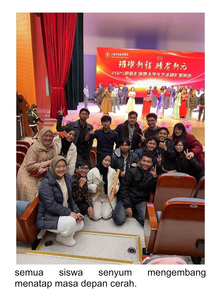 Sebanyak 14 mahasiswa dari Surabaya International Institute of Business and Technology (SIIBT) resmi menerima beasiswa untuk melanjutkan studi di Jiangsu Vocational College of Business, Tiongkok. (IST