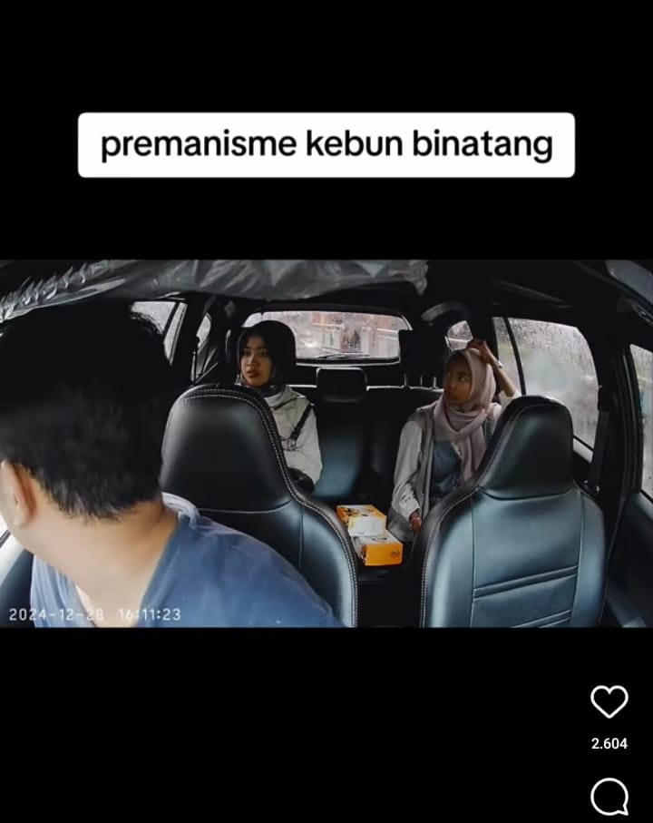 Tangkapan layar insiden penarikan pungli oleh oknum jukir liar di Kebun Binatang Surabaya.
