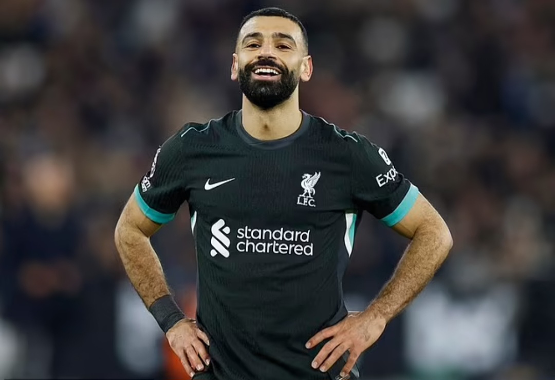 Mohamed Salah membuat sejarah di Liga Inggris di tengah ketidakpastiannya untuk tetap di skuad Liverpool.